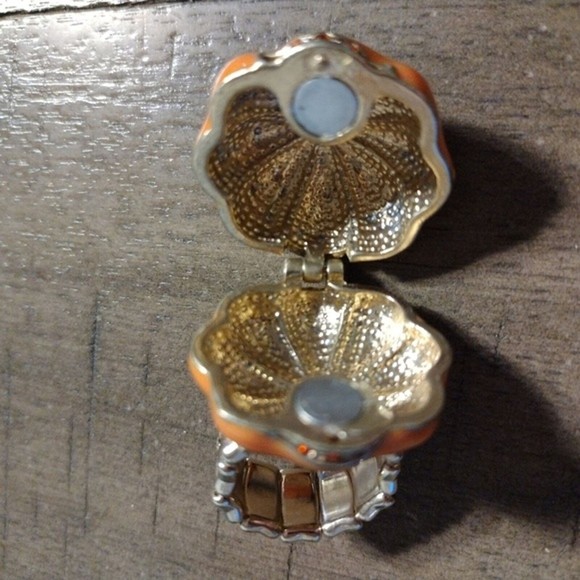 Jack O Lantern Loocket Ring - Picture 5 of 10